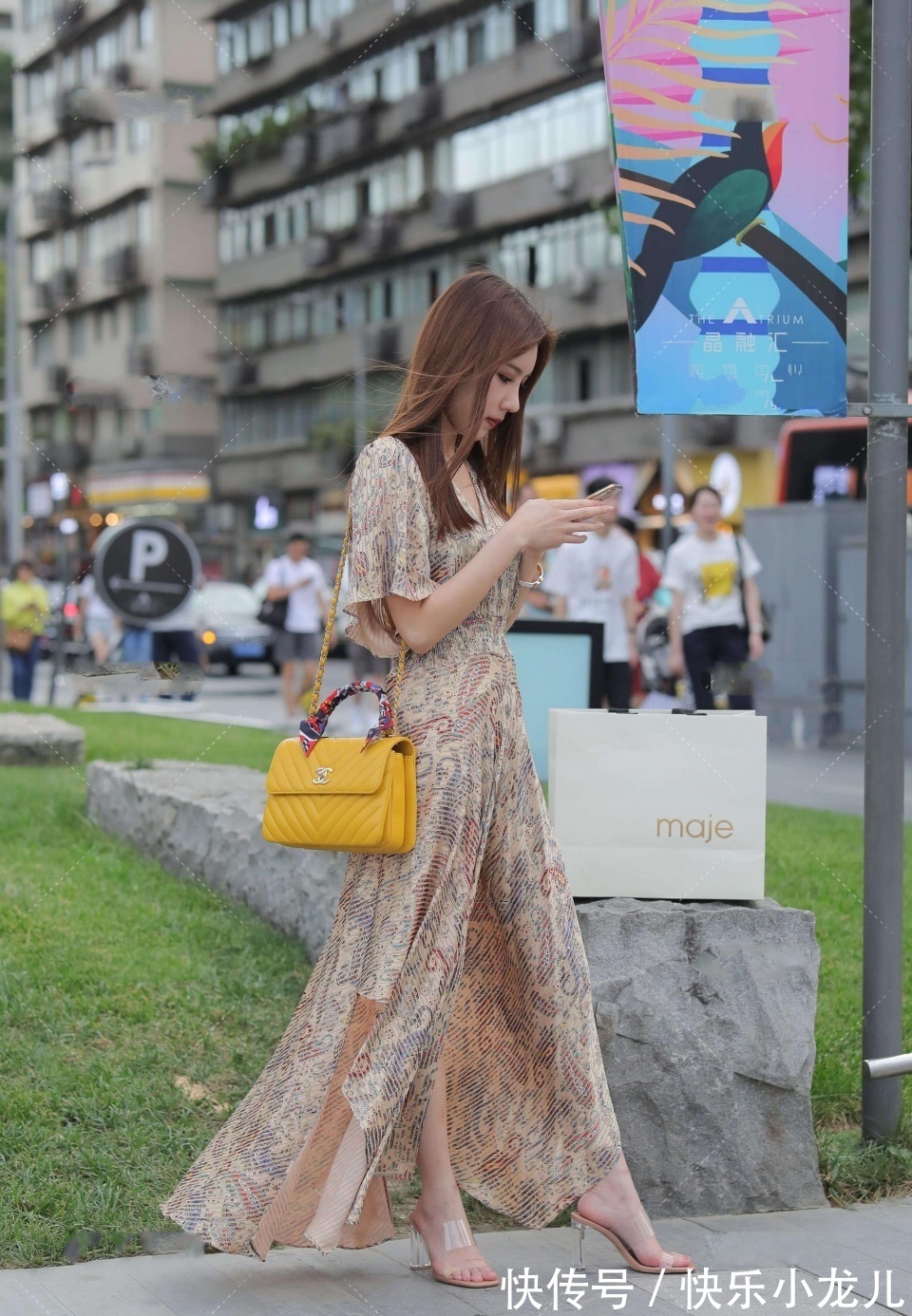 美女|以她高贵的外表，精致的高跟鞋，这种美女恐怕不容易驾驭