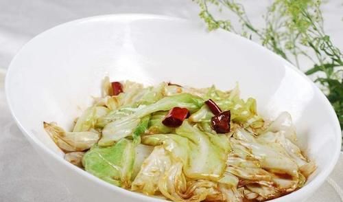 手撕包菜加上这个万能的调料汁，包菜更入味，清脆爽口，百吃不厌