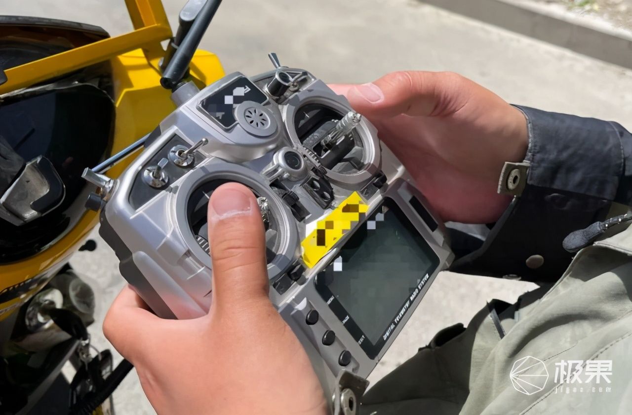 美团造了辆「面包车」！不用人，自己上路送外卖