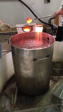 |搞笑GIF段子:军训中遇到的妹子,我是不是该提前出手了?