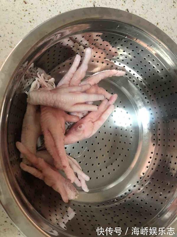 教你在家做红烧鸡爪，掌握好这做法，光闻味就流口水，越吃越上瘾