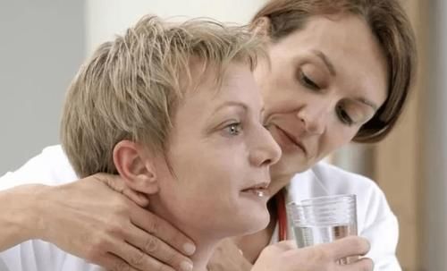 甲状腺肿|甲状腺专家分享：人患上甲亢，身体会有5个“变化”，要仔细观察