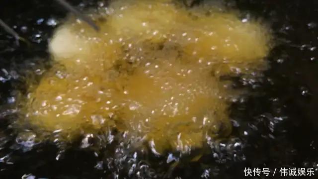 最近儿子迷上它,有面粉就能做,外酥里软,各个空心,比油条好吃