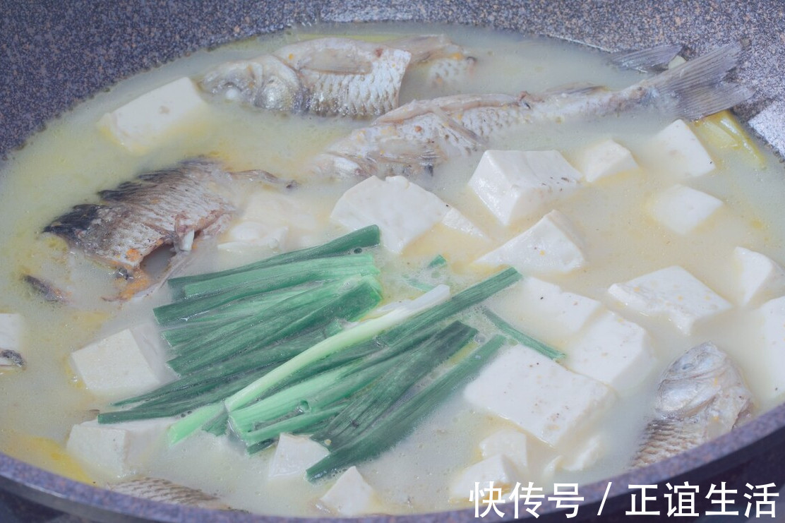dh不管炖什么鱼，这2味料不能放，不然鱼腥味变重，鱼汤不白也不鲜