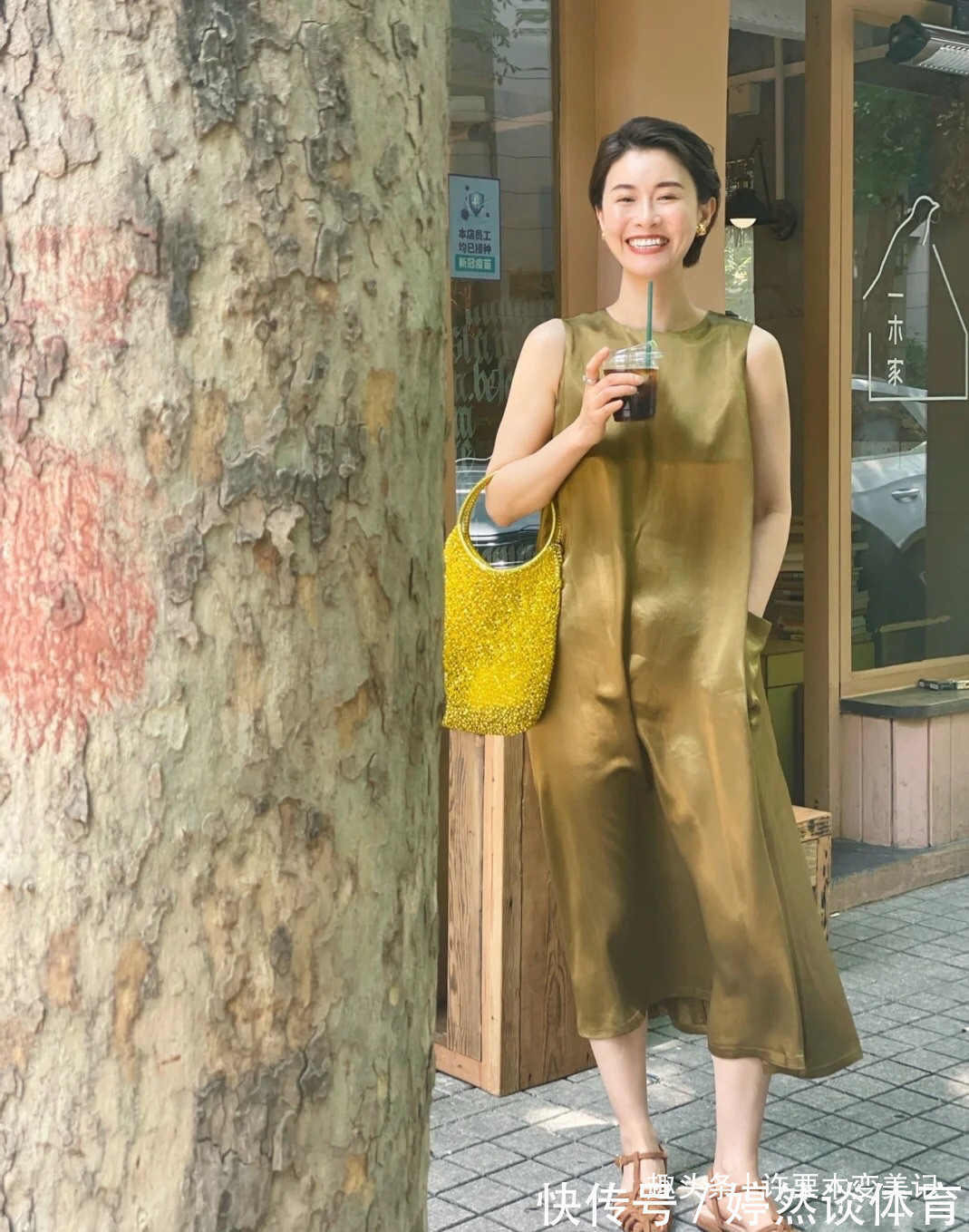 高级感 奔四奔五的女人,不管裙子裤子少穿这5种颜色,显黑不说还很掉价