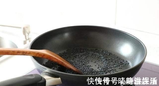 三黑粥|入冬后,用它来代替豆浆牛奶,补气又养血,面如桃花不用涂胭脂!