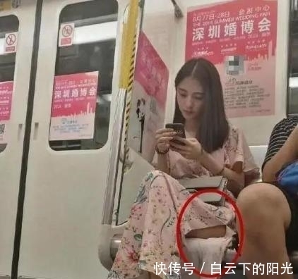 尴尬|姑娘穿旗袍千万要注意坐姿，被别人看光了还不知道，我都替你尴尬