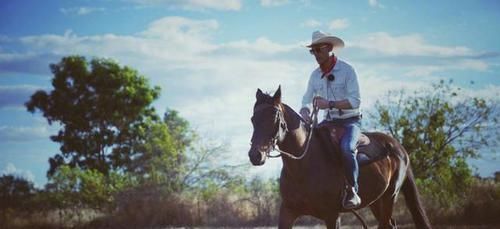 牛仔装|牛仔装怎么穿才好看,看小宋佳的牛仔私服搭配,时髦减龄又高级