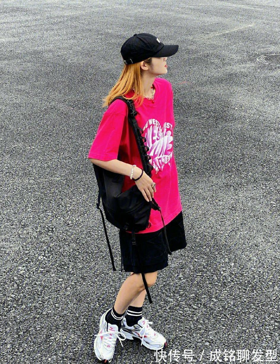 t恤|简约又显嫩的长款T恤穿搭,清爽随意不失时尚,今夏流行这样穿