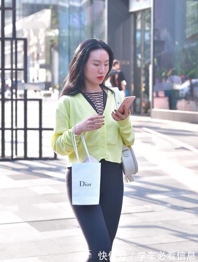 半长裤 荧光黄针织衫搭配网状内搭,性感时髦,成熟大气的时尚运动风!