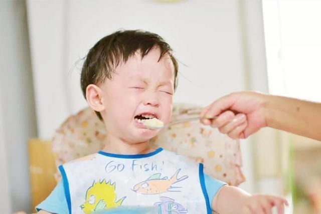 坚果|娃肠胃不好的5种异常表现,影响发育还耽误长个,你家娃中几个