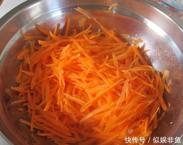 外皮|教你炸萝卜丸子，外皮金黄，内里酥软，再挑食的宝宝也爱吃