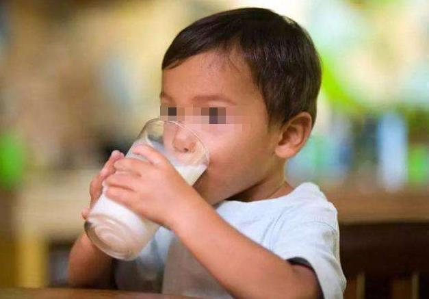 医生|3岁儿子吃了半包干燥剂,宝妈60秒反应救了娃,医生:比我还高超