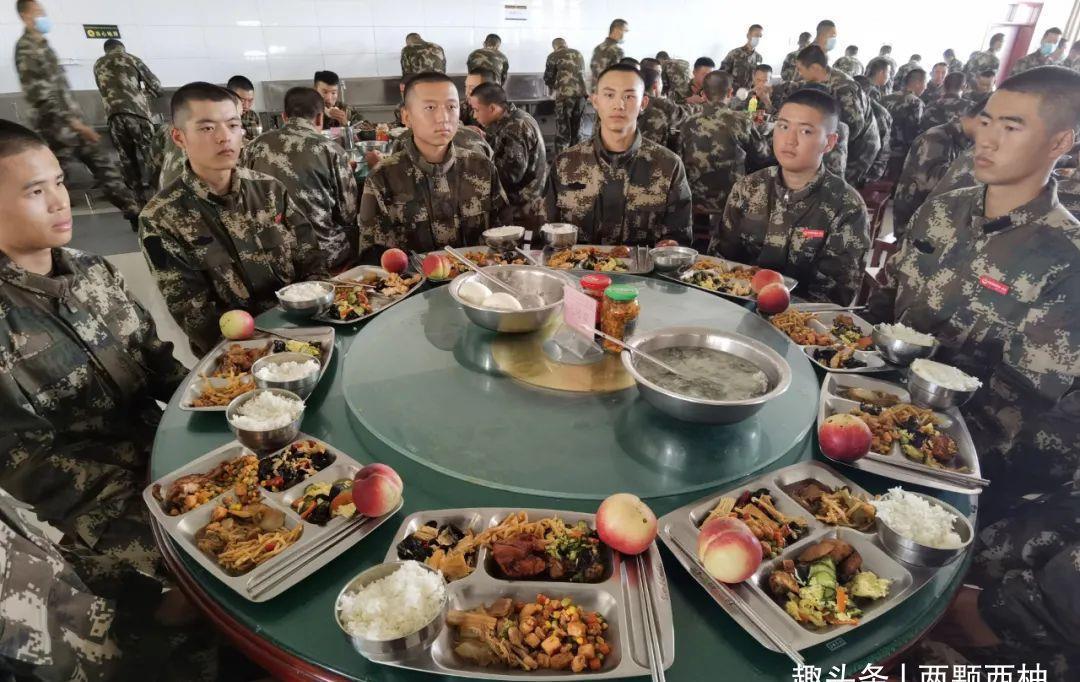 缓解|新训进行时丨暖心“家乡菜”,缓解思乡一步到“胃”