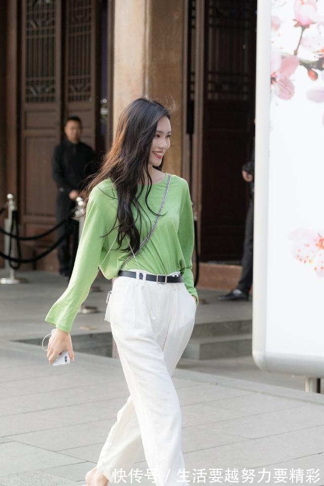 打底裤 超时髦的打底裤穿搭，个性靓丽又显身材，真佩服她！