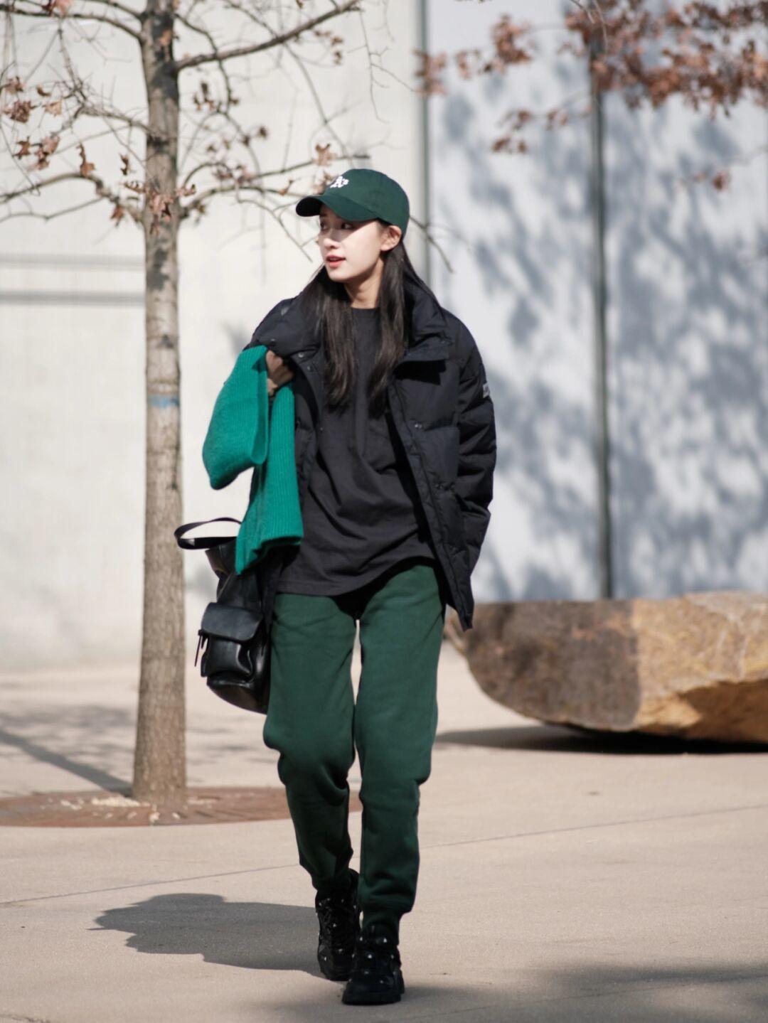 黄黑皮|看过这组羽绒服搭配,才知道冬季要保暖也要优雅,低调高级