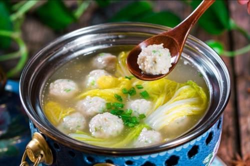 丸子汤|汆丸子，调肉馅很关键，牢记3要点，丸子没腥味，饱满多汁不松散