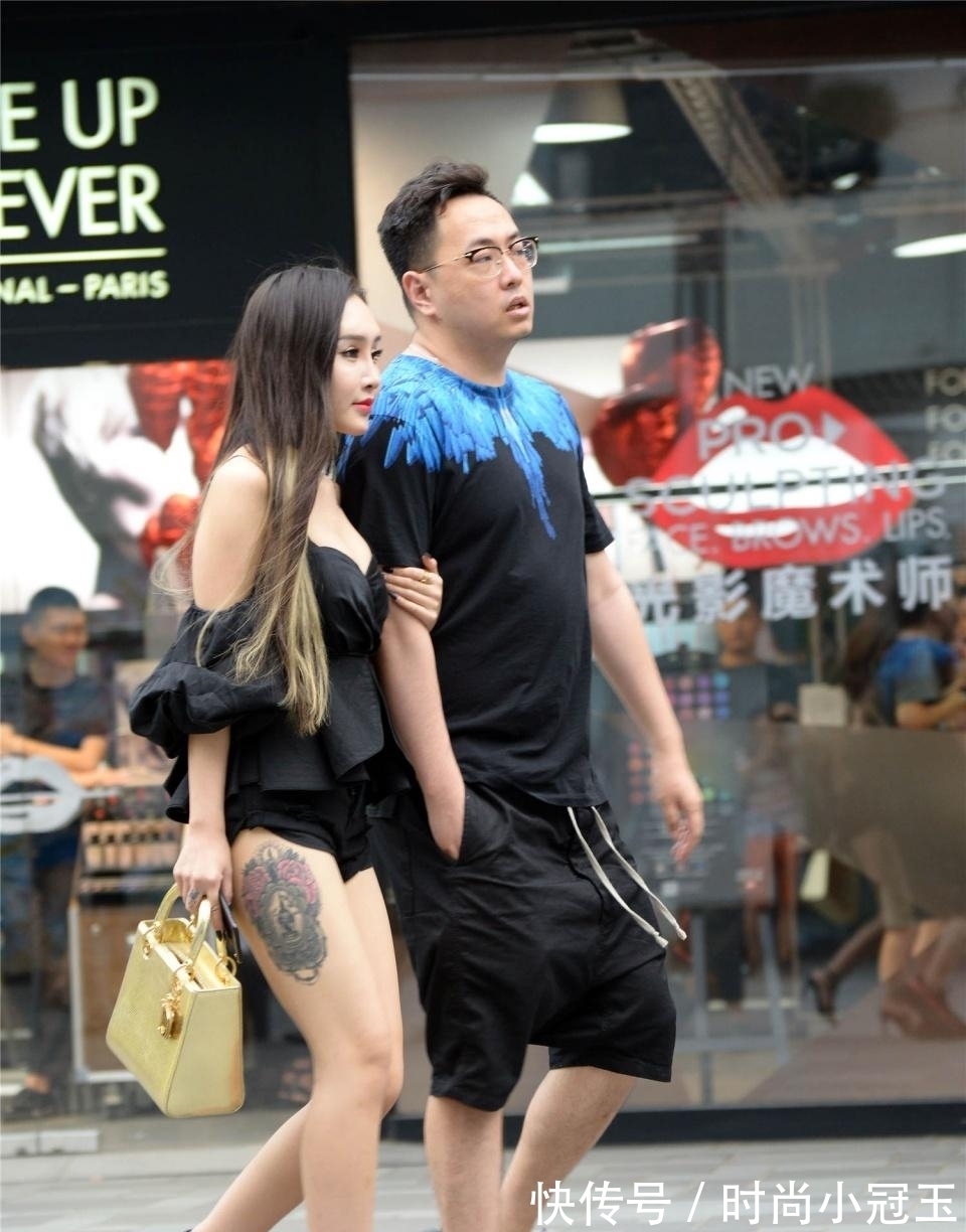 高级感|黑色如何搭配出高级感，一双10厘米细高跟凉鞋，不能缺少