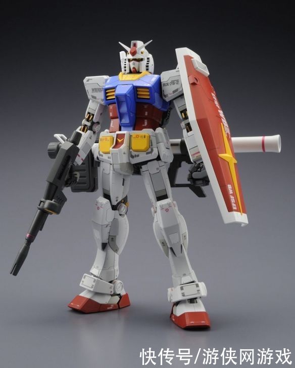 模型|一看就买不起！潮牌Supreme联动《高达》推出模型