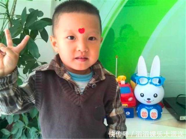 妈妈|“没文化真可怕”,妈妈朋友圈晒孩子奖状被提醒,连忙羞愧删除