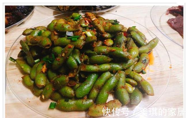 凉拌毛豆|几个老同学来家里吃饭，媳妇特意做一桌菜招待，饭后都夸我好福气