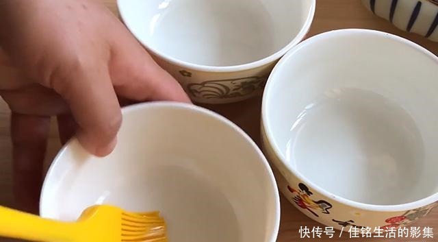 蓬松|玉米面最好吃做法,手不沾面,开水一烫,蓬松暄软,比面包还好吃