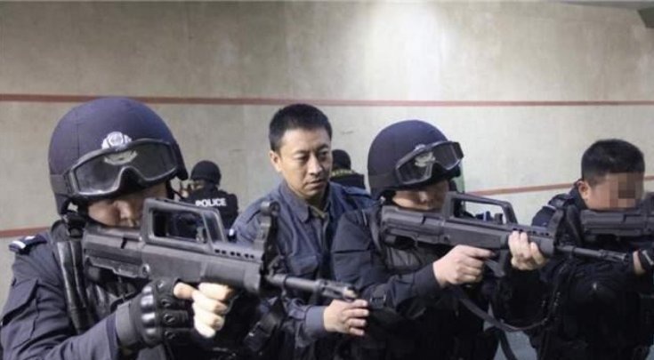 李旭：時薪28萬、能用筷子擊穿3厘米鋼板，巴菲特點(diǎn)名讓他護(hù)衛(wèi)