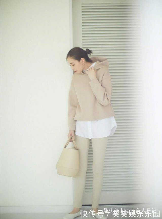 搭配 早秋的高级美，我建议你穿“象牙白”，日本优衣库的穿搭供你借鉴