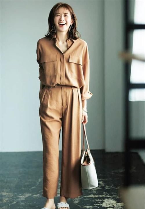 穿搭 卫衣牛仔裤都土掉渣了！流行这样穿，洋气显瘦又减龄