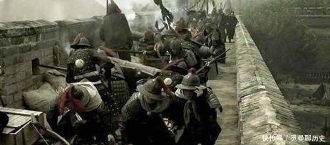 击败|为什么李自成可以击败大明军队,却打不过不足10万的满清军队?