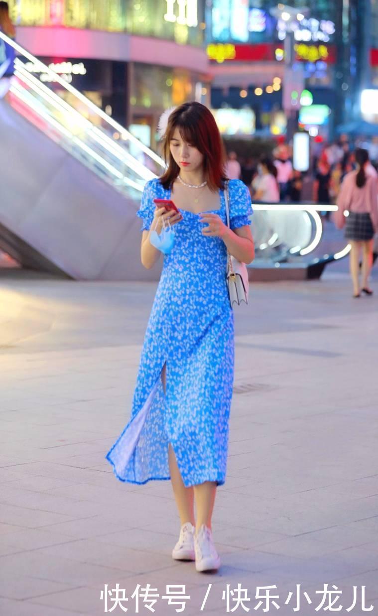 小姐姐轻松驾驭花朵裙,少不了一双高跟鞋,打造高级的时髦感