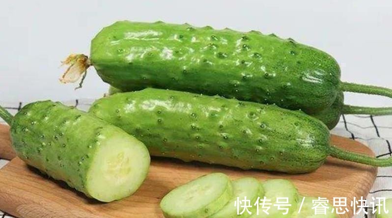 买黄瓜时，如何分辨有没有打激素只需一招，一眼就能区分