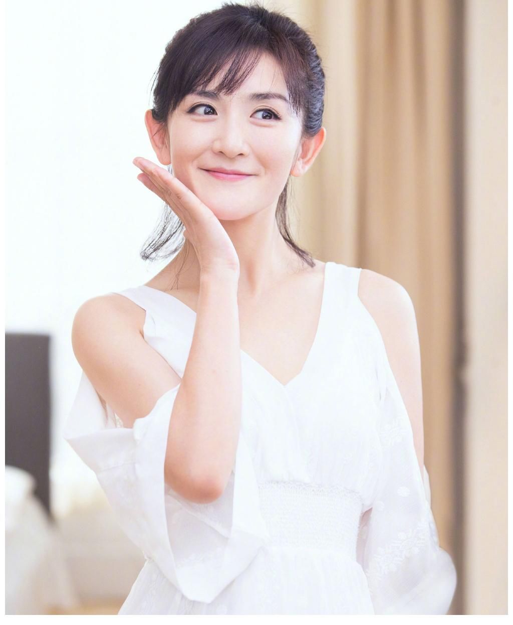 节目主持人|谢娜在央视仅主持一期就被换掉，央视官媒给她12字评价，太真实了