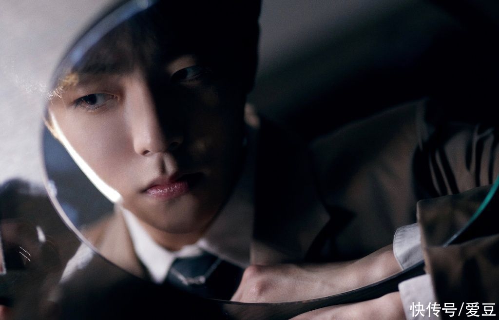 210130 陈立农亮相颁奖晚会演唱《年少无邪》四项提名中荣获“最受欢迎新人”奖项