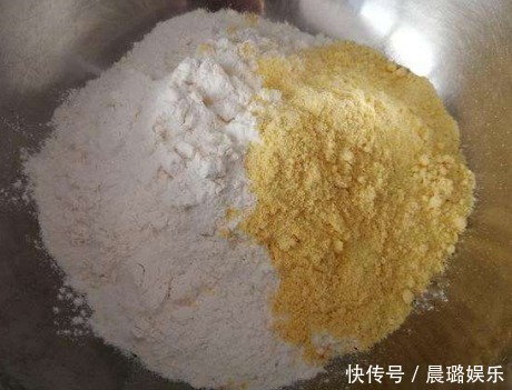 玉米面粗粮饼怎么做才好吃？掌握3点，松软香滑，快手营养早餐