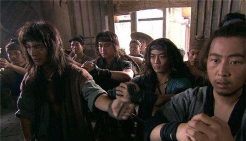 招安|宋江为什么非要选择招安?只因有这三个致命弱点,是你也一定会招