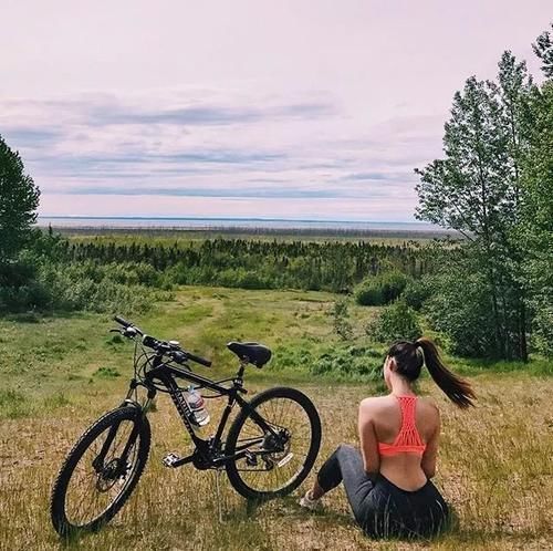 夜店|夜店女王“大象腿”成功抢镜遭女性批丑,却被几十万直男誉为“性感美丽的化身”