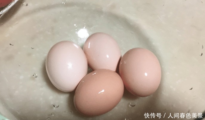 煮鸡蛋|煮鸡蛋只用白水煮可不行，煮前多做一步，香嫩好吃，蛋壳特好剥