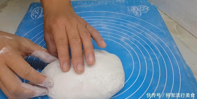 开水|麻团和面是开水还是凉水吗,掌握3个技巧,个个空心鼓泡不炸裂