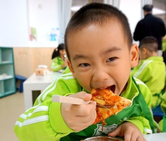 早餐|孩子早餐吃什么既饱腹又养脾胃，躲开3种“毒早餐”就行了