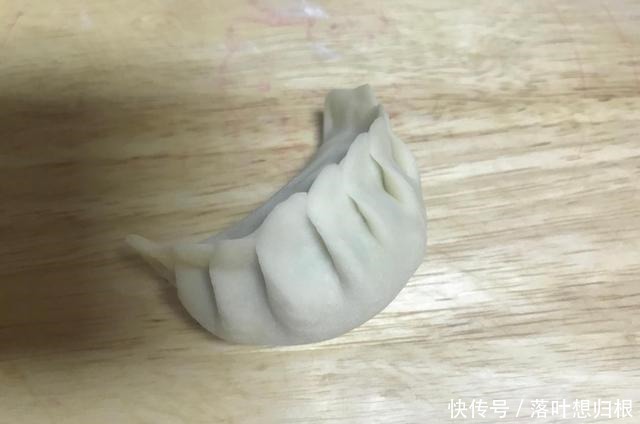 素馅烫面蒸饺详细做法,皮薄馅大不破皮,和面是关键,放凉都不硬