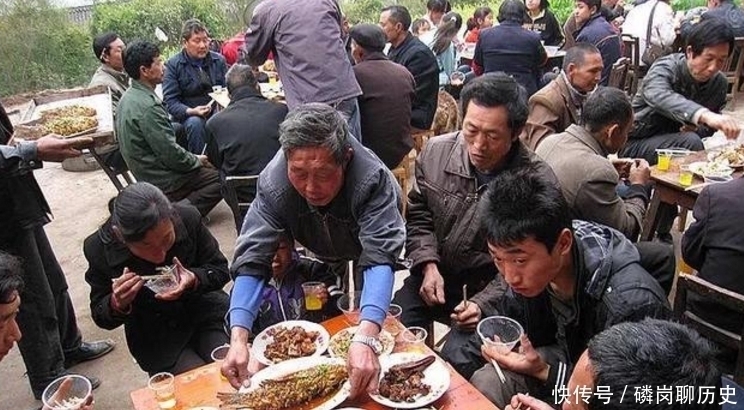 为什么在农村宴席上,喝酒的人越来越少了?原因很现实