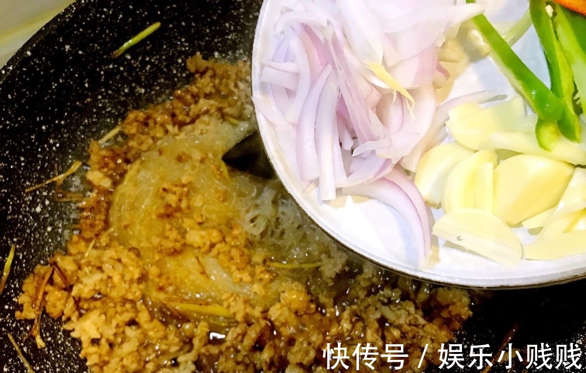 搭配|各种蔬菜的搭配,色彩缤纷,营养丰富,一道家常开胃菜完成