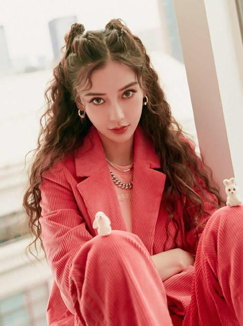 羊毛卷显头大？半扎起来就好了，俏皮甜美又有韵味，很美