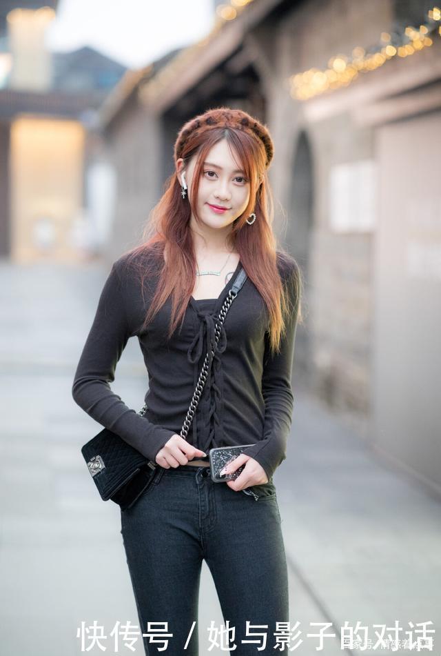 牛仔裤|时尚穿搭连衣裙和牛仔裤，两款穿搭有什么不同