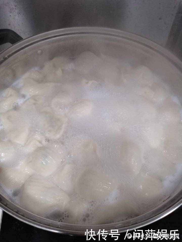 情报站冬天与饺子更配哦!天寒地冻吃顿龙利鱼水饺全身都热乎