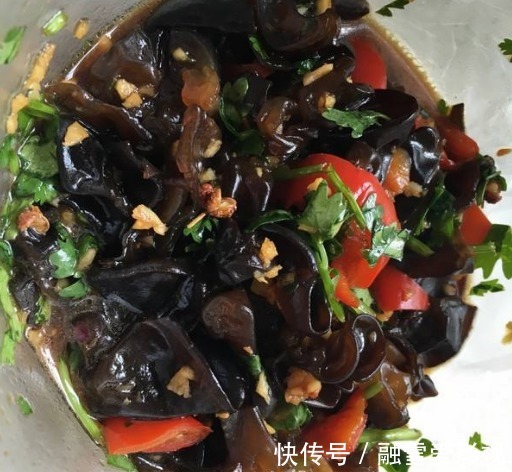 韭菜|在怀有身孕后,有3种食物孕妈多吃会吸收毒素,损害宝宝发育