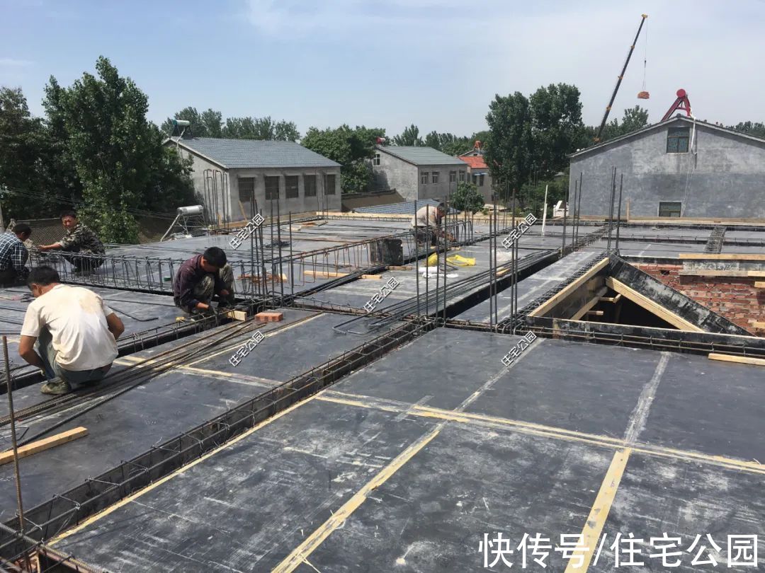 楼面|河南农村85万建三层别墅，比效果图还漂亮