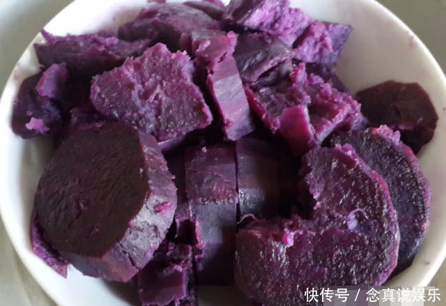 晚上尽量不要吃4种食物,不利于身体健康,忍住!