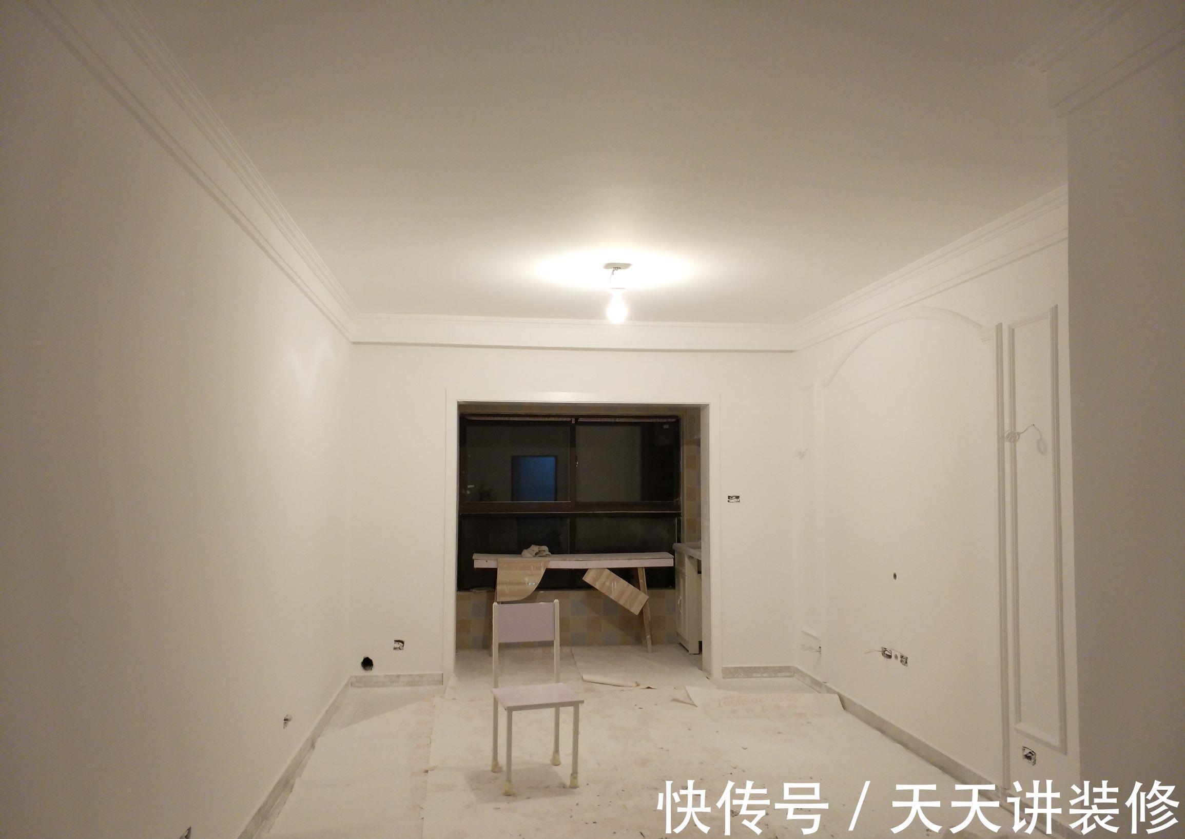 壁纸|装修中的新房，基本已经成型，电视背景墙贴完壁纸好后悔
